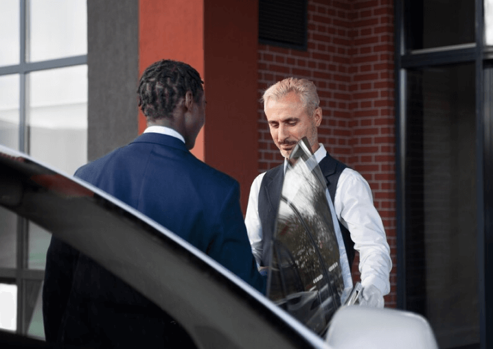 Jak hotele premium powinny organizować transfer dla swoich gości — przewodnik dla concierge i recepcji