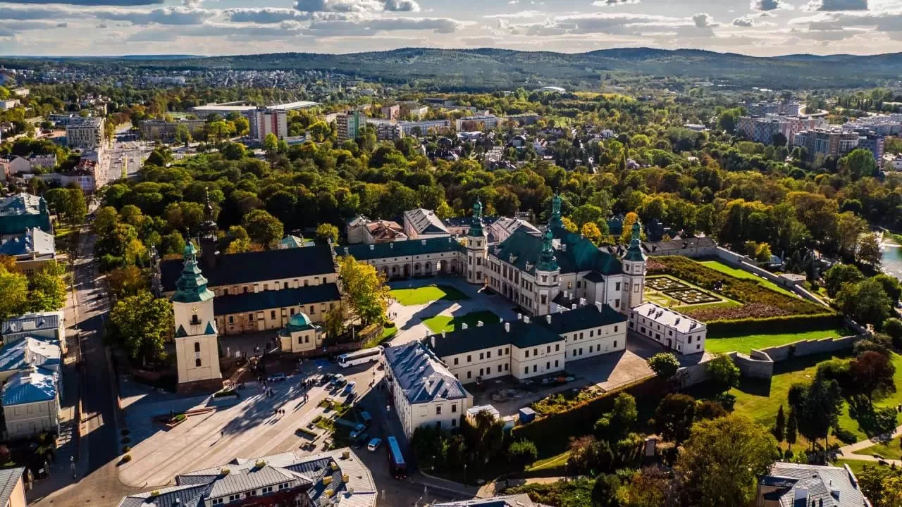 Transfer to a Residence, Villa or Private Home — What a Regular Taxi Will Not Solve