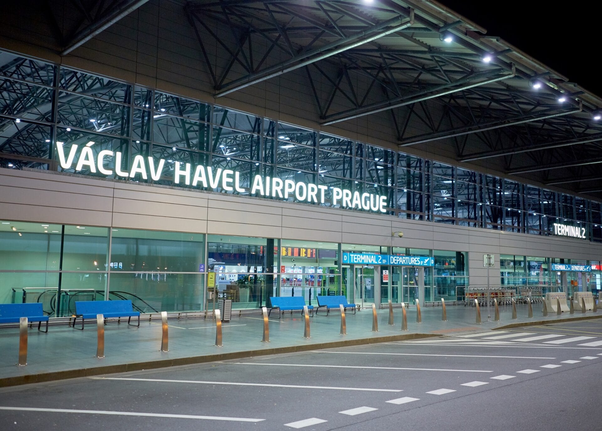 Jak działa premium transfer przy opóźnionym locie po 22:00